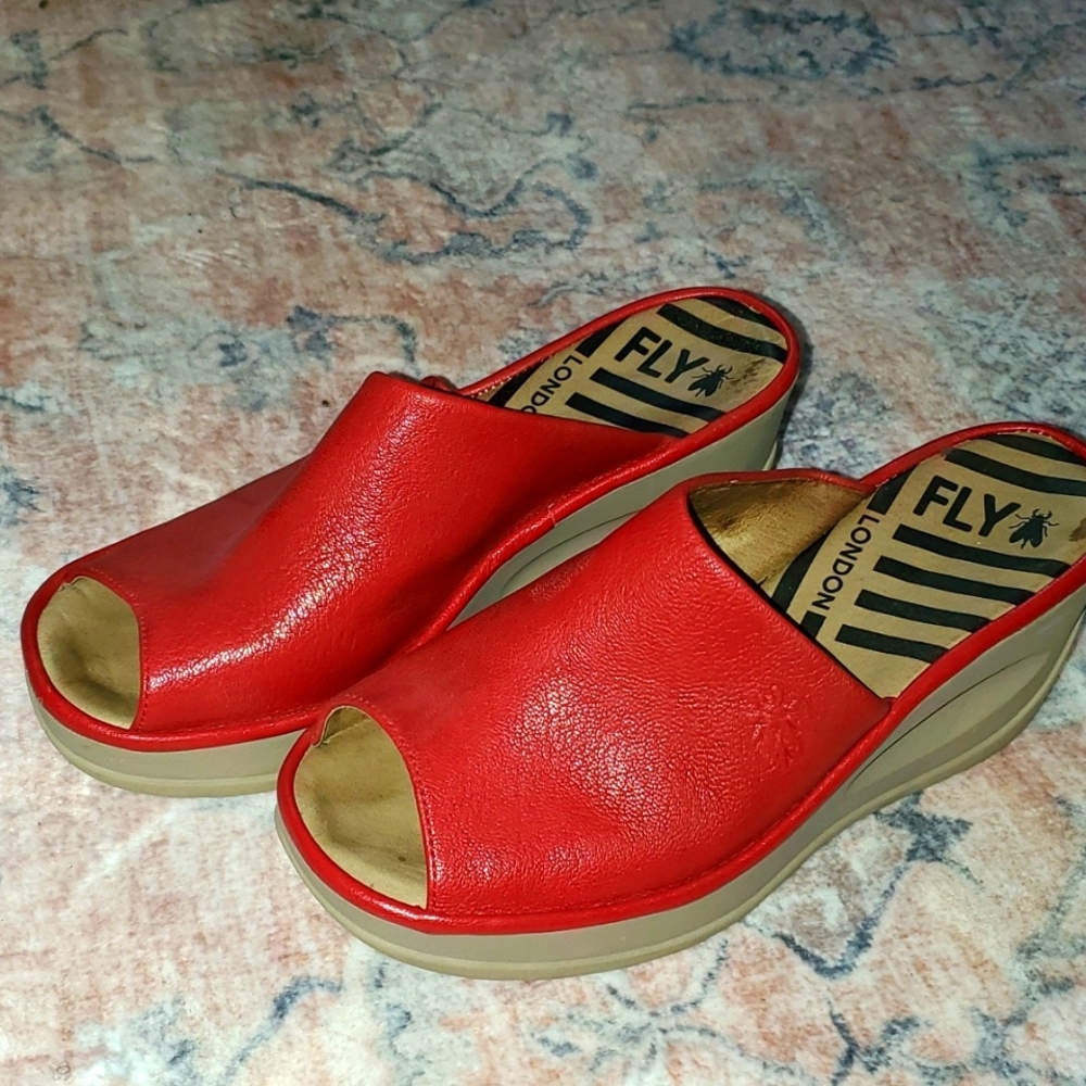 Red Wedge sandals 8